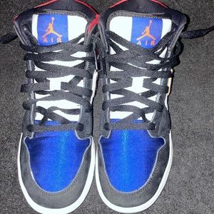 Negotiable jordan 1 mid rivals size 6.5Y great condition worn twice